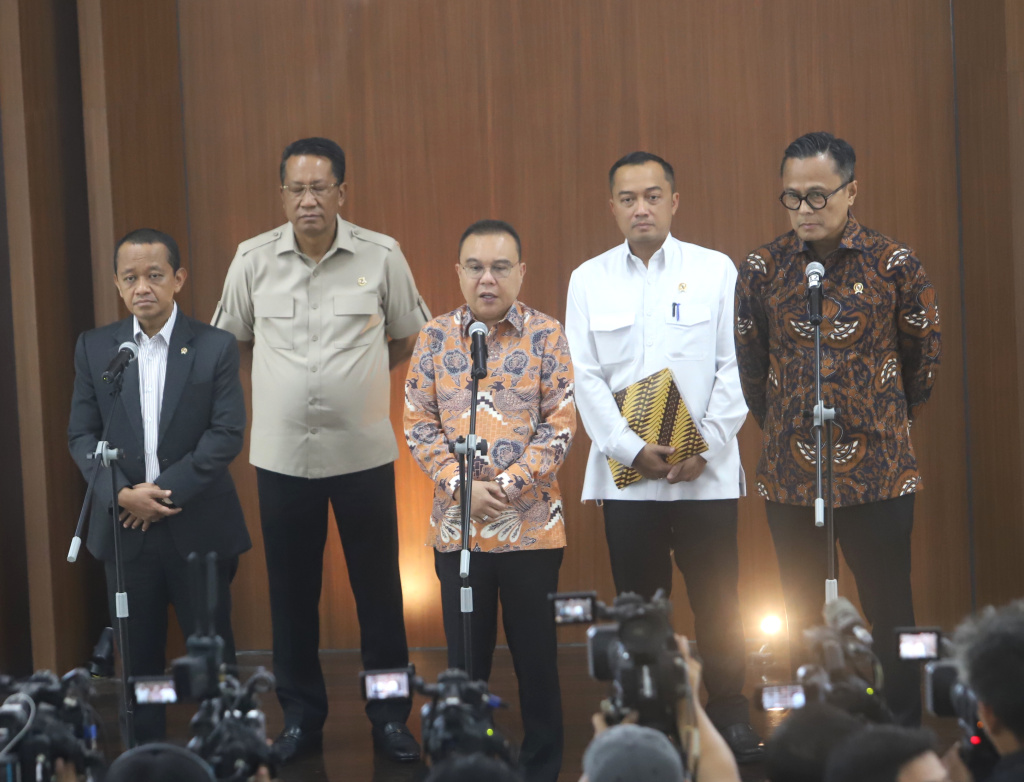 Pimpinan DPR Prof Sufmi Dasco Ahmad menggelar rapat koordinasi mempercepat pertumbuhan ekonomi sekaligus kemudian membicarakan tata kelola ekspor yang akan dilakukan oleh DSI (Ashar/SinPo.id)