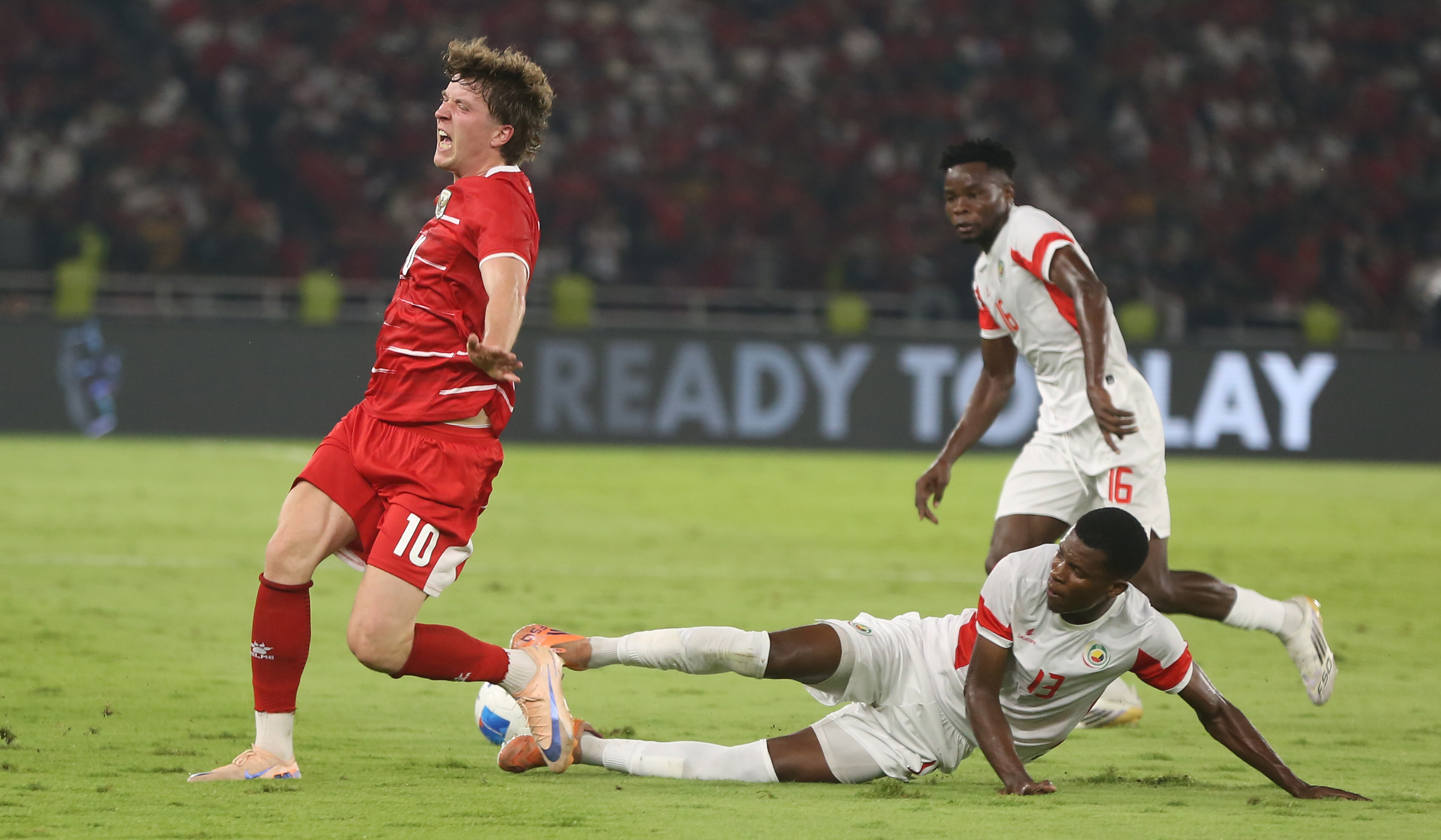 Laga timnas Indonesia melawan timnas Mozambik di SUGBK. (Agus Priatna/SinPo.id)
