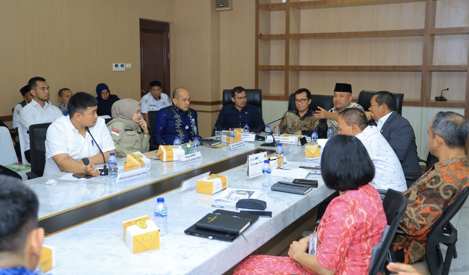 Wakil Ketua Komisi XIII DPR RI Sugiat Santoso memimpin upaya penyelesaian konflik agraria di Padang Halaban, Kabupaten Labuhanbatu Utara, Sumut. Istimewa