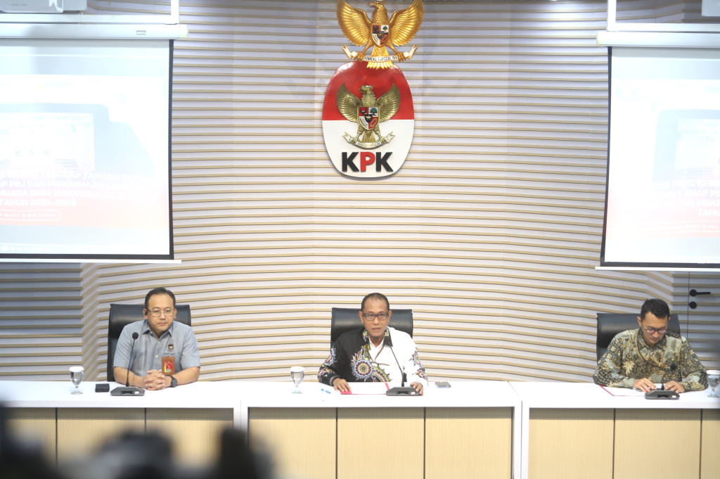 KPK menggelar konferensi pers terkait OTT Bupati Muara Enim Edison (Ashar/SinPo.id)