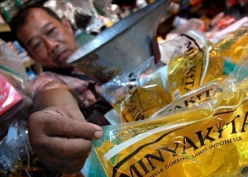 Ilustrasi pedagang menjual Minyakita (SinPo.id/ Ashar)
