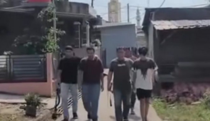 Lima pelaku saat diamankan di Tambun Selatan (SinPo.id/Tangkapan layar)