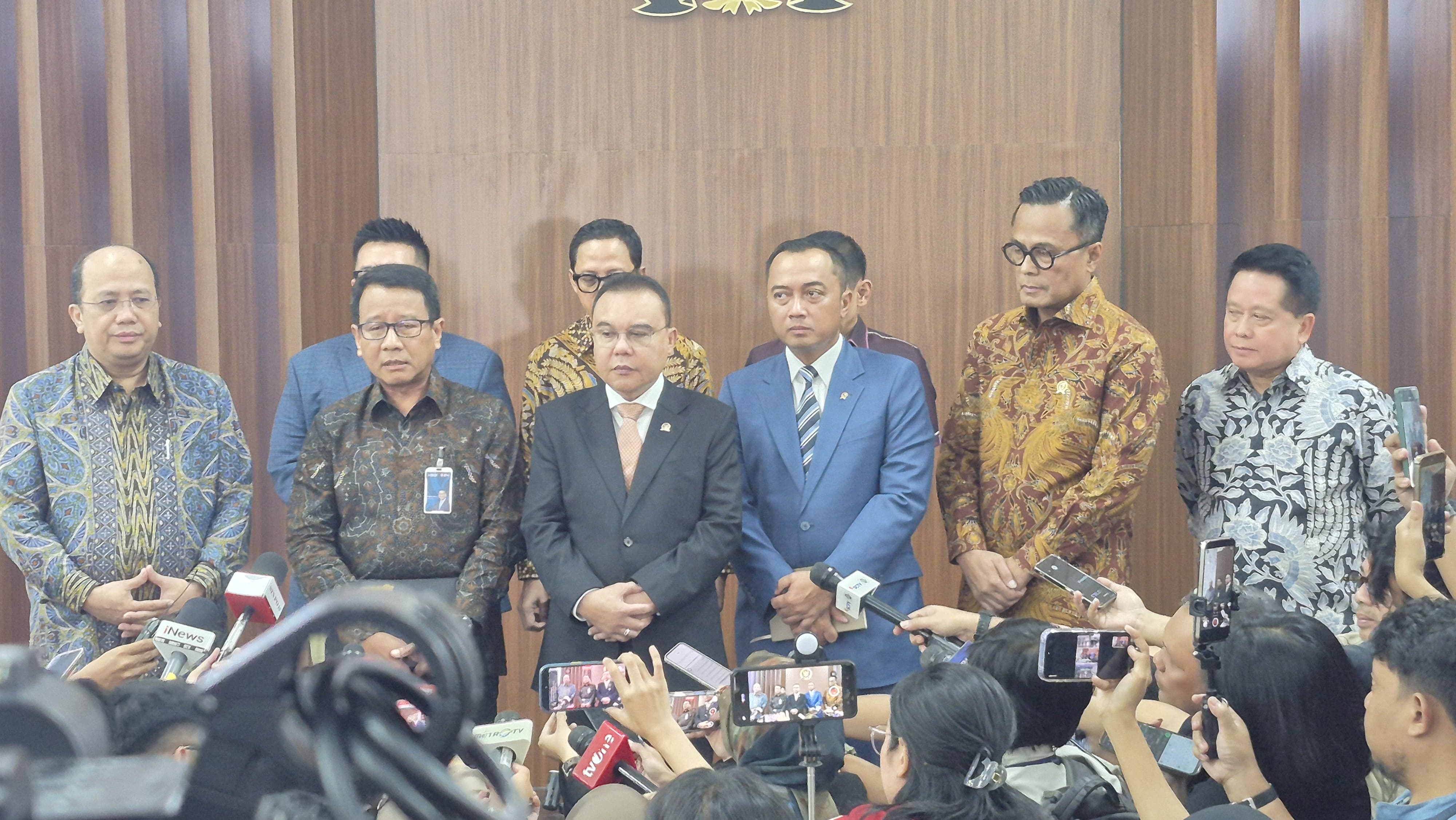 Wakil Ketua DPR RI Sufmi Dasco Ahmad menggelar rapat koordinasi bersama dengan pemerintah dan sejumlah Direktur Utama BUMN. (SinPo.id/Galuh Ratnatika)