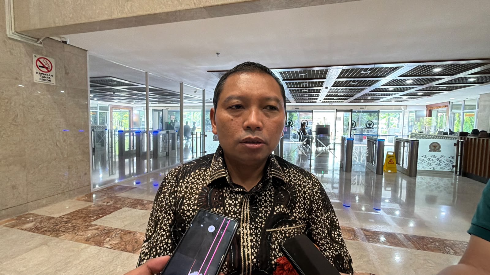 Anggota DPR Minta Carikan Solusi Program MBG Usai Putusan MK