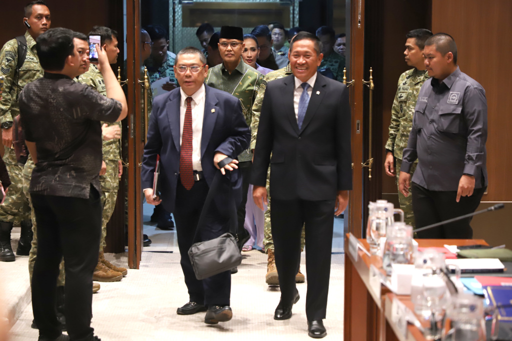 Komisi I DPR Gelar Raker Dengan Wamenhan Bahas LKPP Kemhan APBN TA 2025 - Foto 1