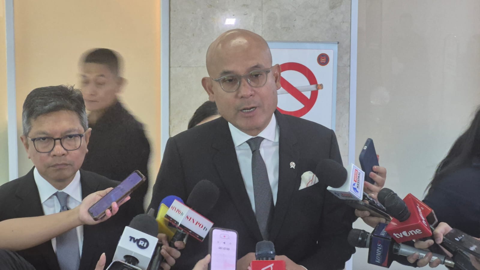 Timur Tengah Genting, Wamenlu Pastikan Kondisi WNI di Wilayah Konflik Dipantau Intensif