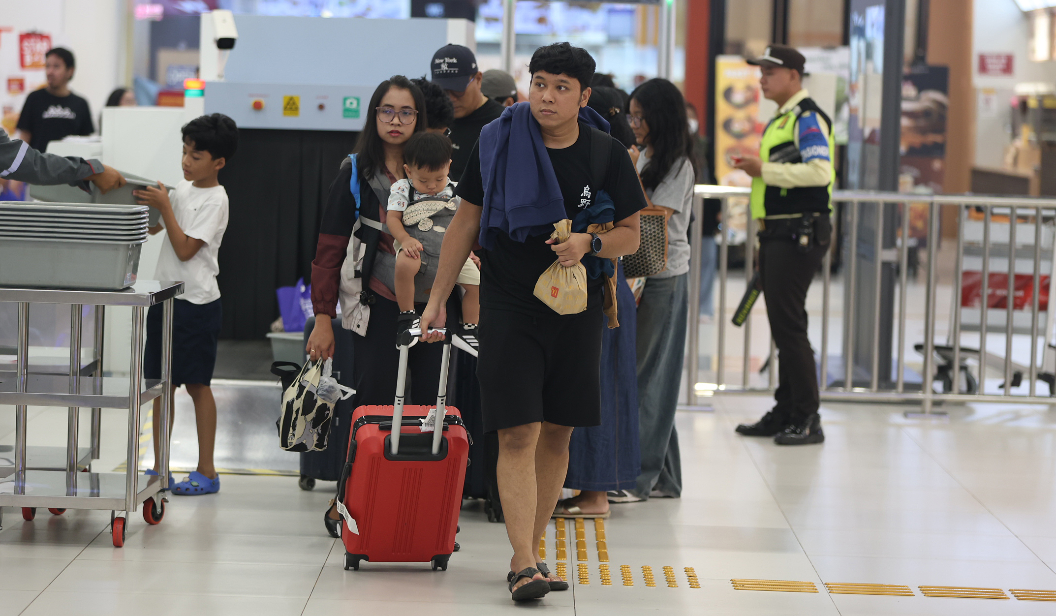 Suasana Stasiun Whoosh Halim. (Agus Priatna/SinPo.id)