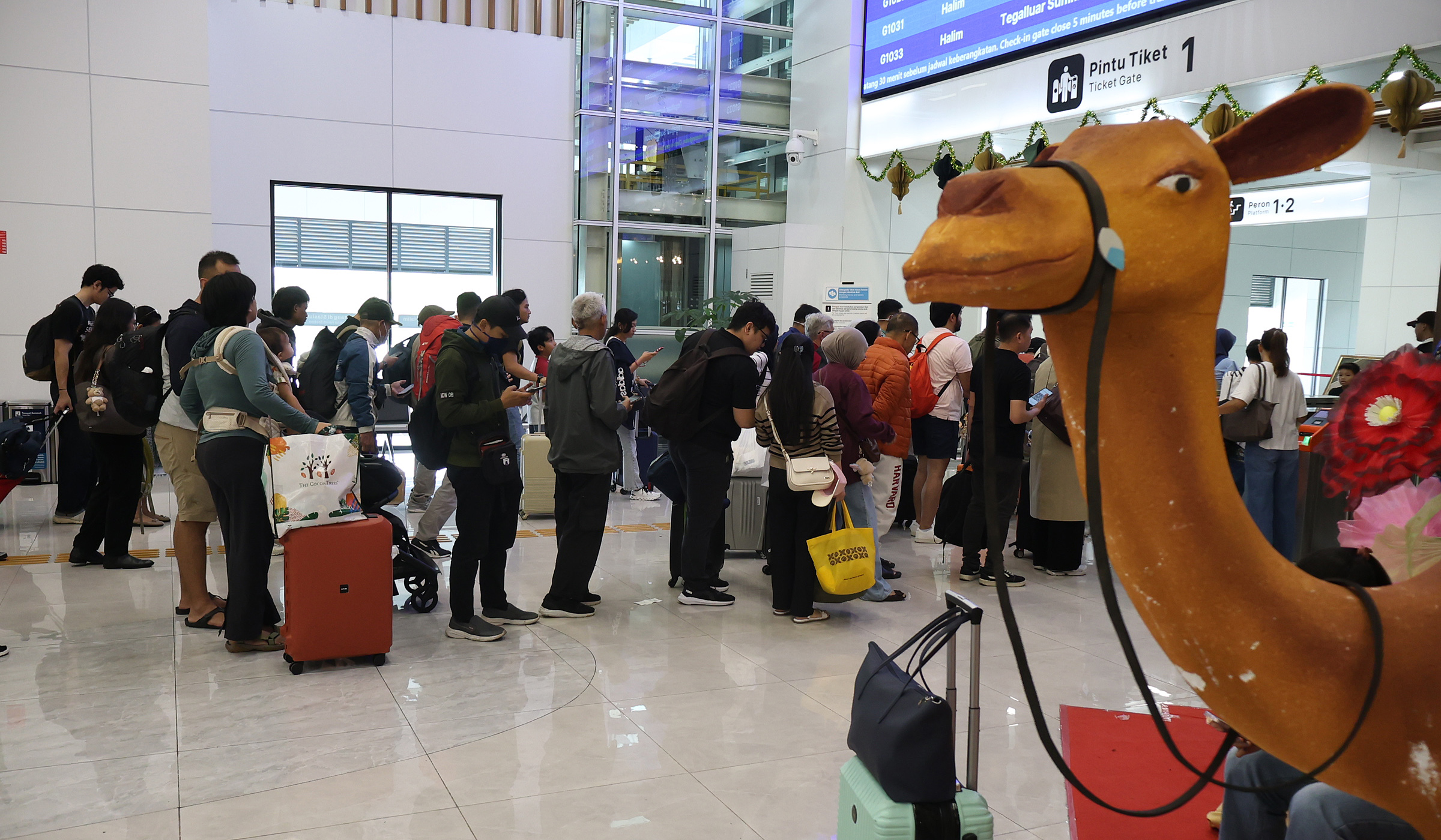 Suasana Stasiun Whoosh Halim. (Agus Priatna/SinPo.id)