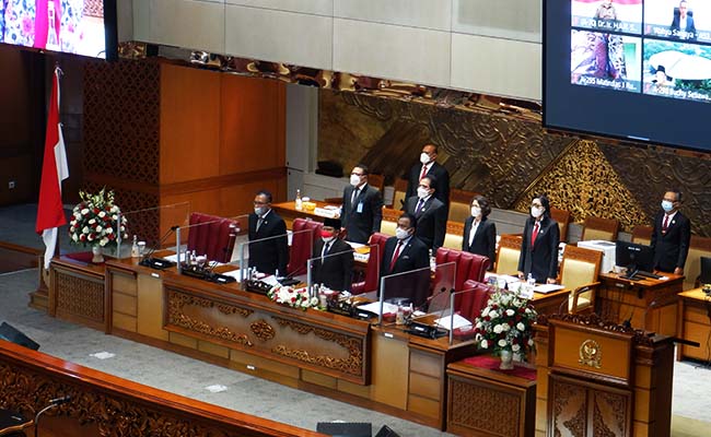 Rapat Paripurna Masa Persidangan II mengenai rincian APBN dan Peresmian Lantik dari lima anggota 