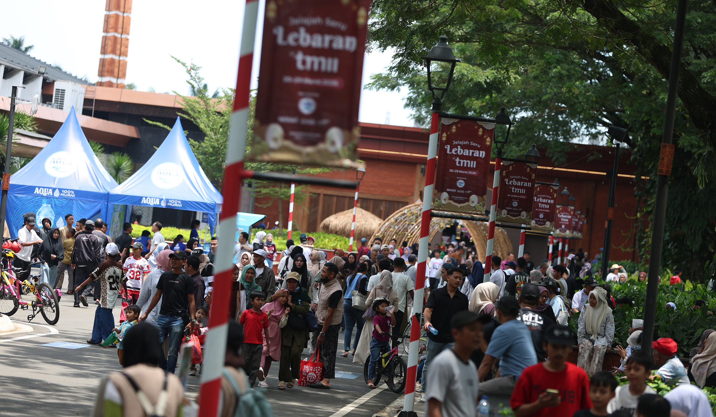 Suasana liburan di kawasan TMII. (Agus Priatna/SinPo.id)