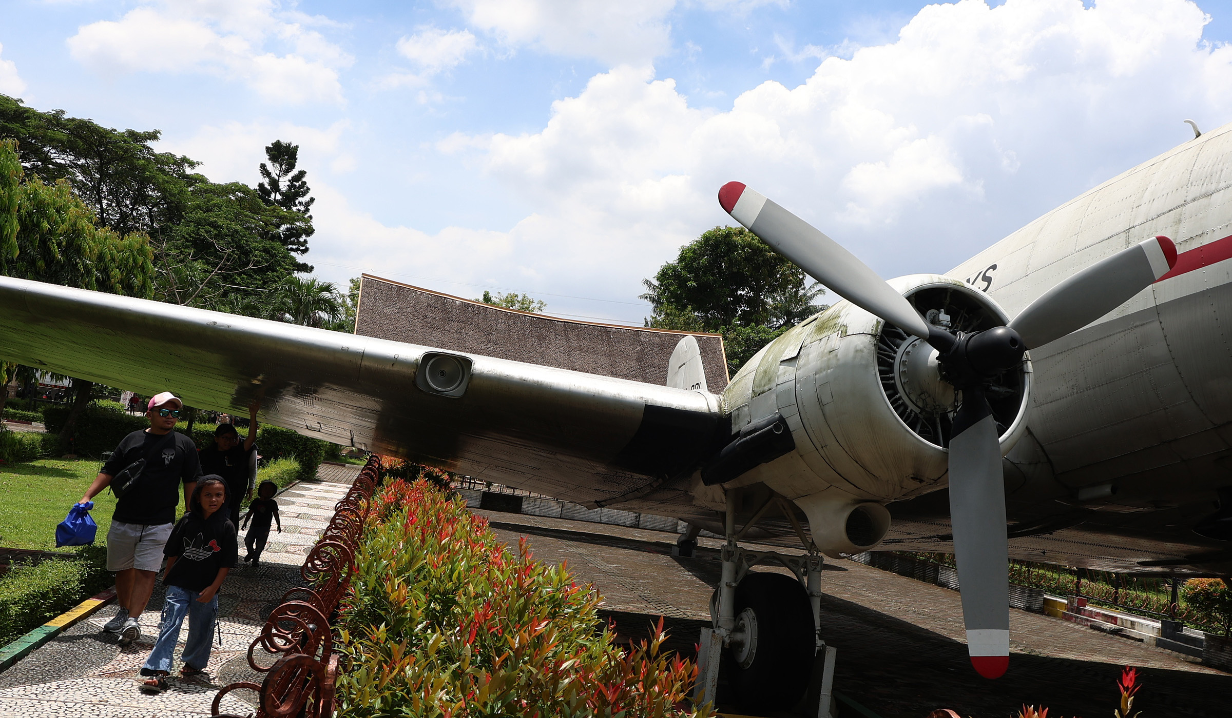 Suasana liburan di kawasan TMII. (Agus Priatna/SinPo.id)