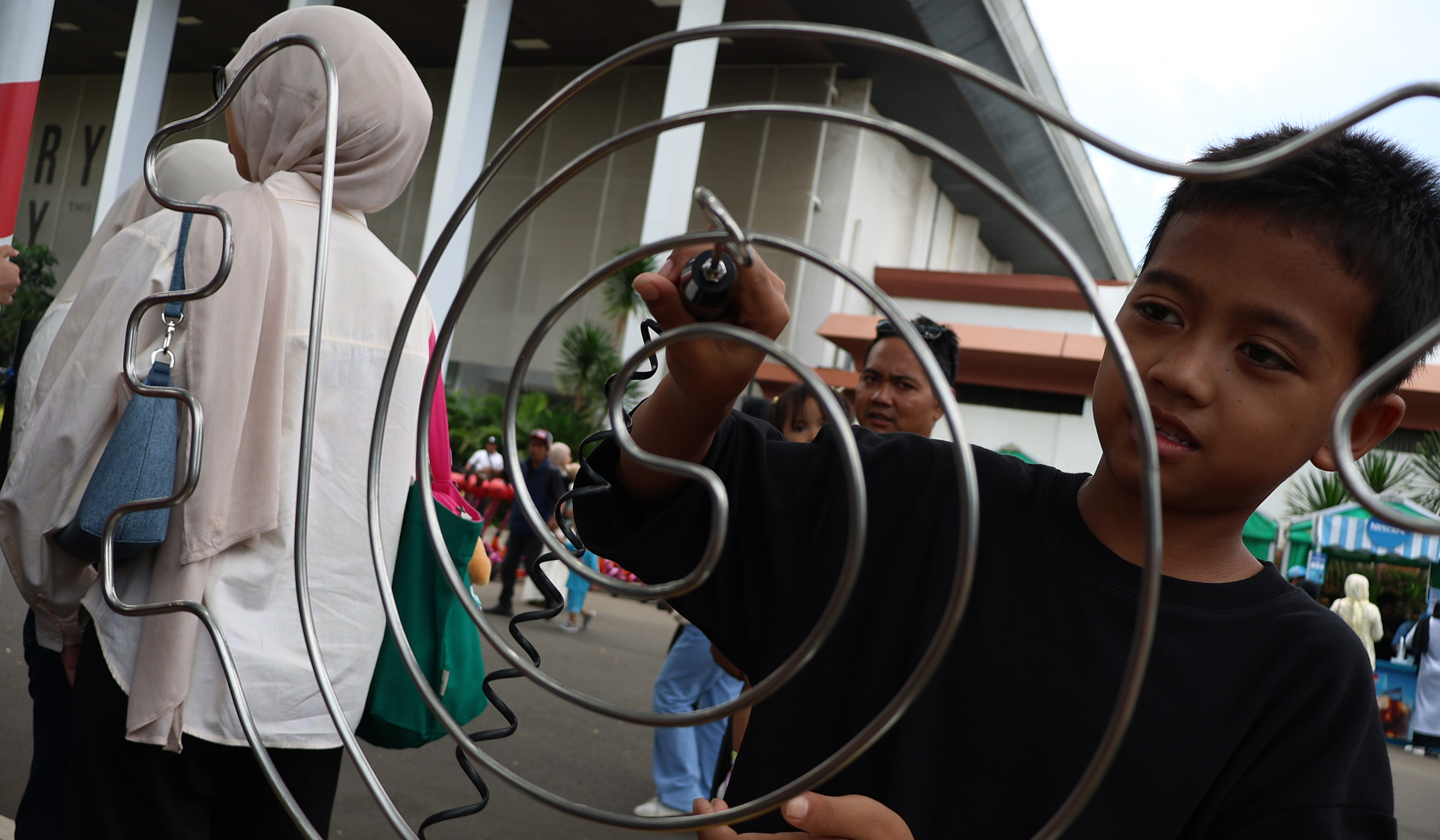 Suasana liburan di kawasan TMII. (Agus Priatna/SinPo.id)