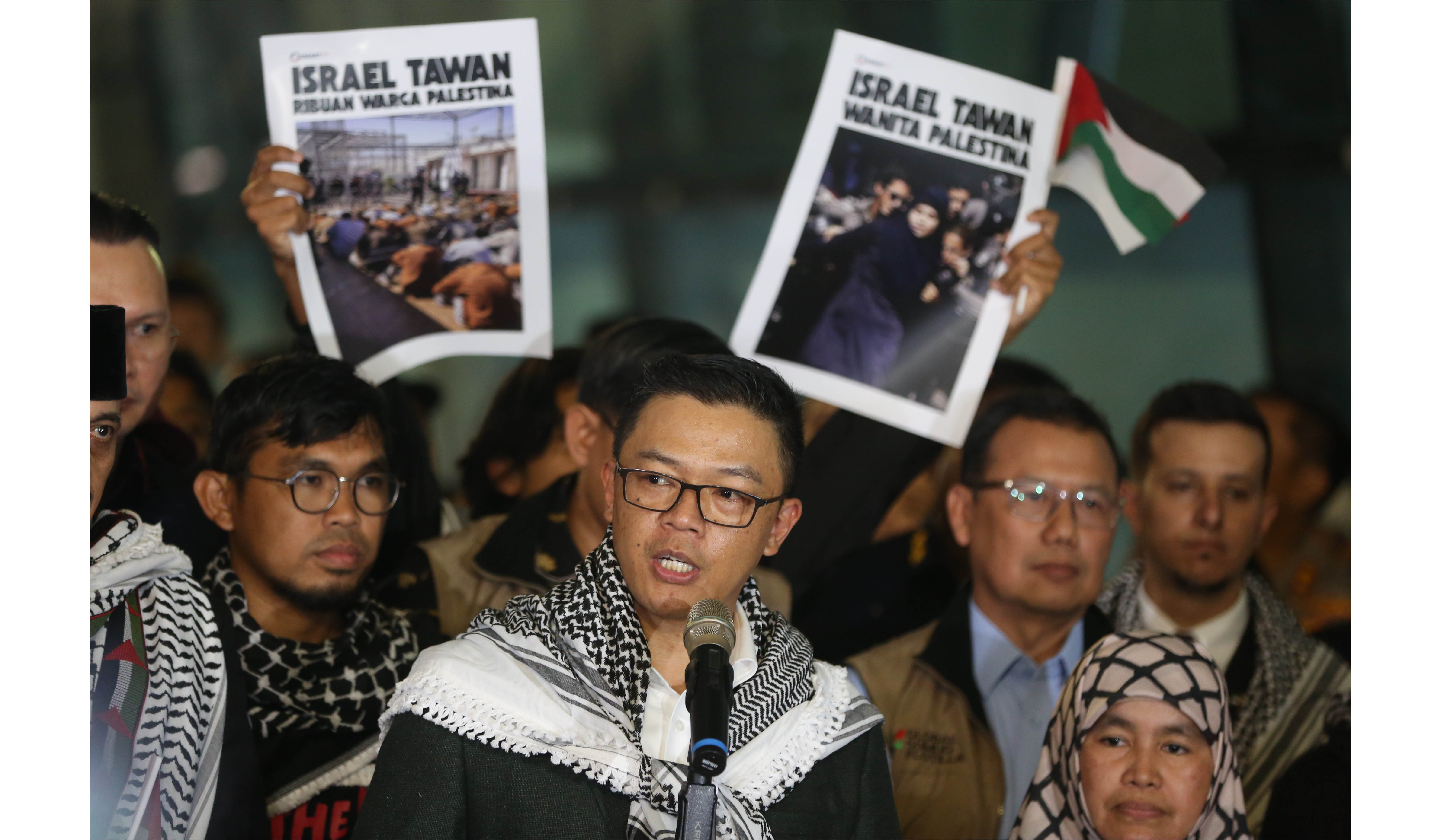 Aktivis dan Jurnalis Global Sumud Flotilla saat tiba di Soetta. (Agus Priatna/SinPo.id)