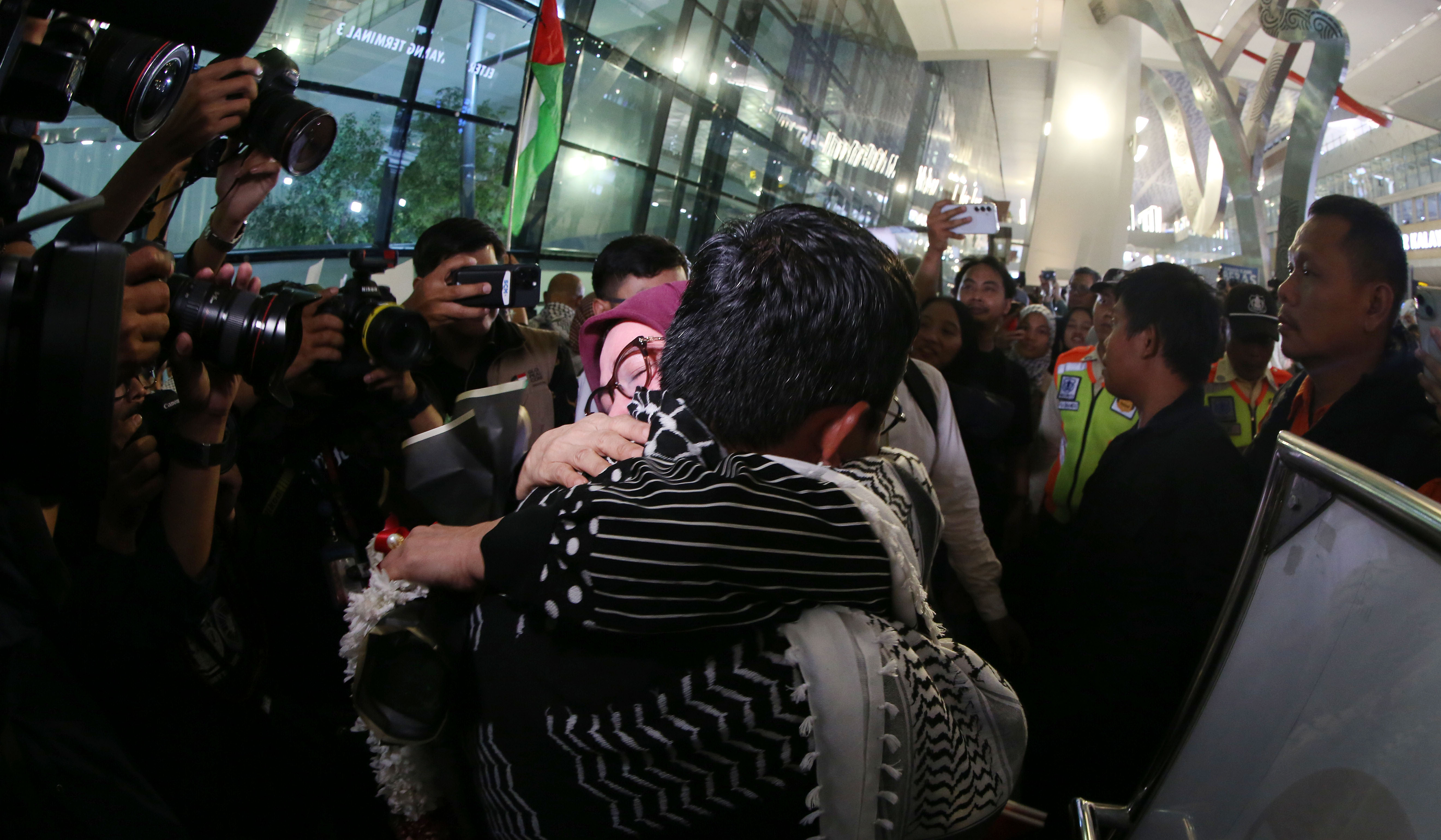 Aktivis dan Jurnalis Global Sumud Flotilla saat tiba di Soetta. (Agus Priatna/SinPo.id)