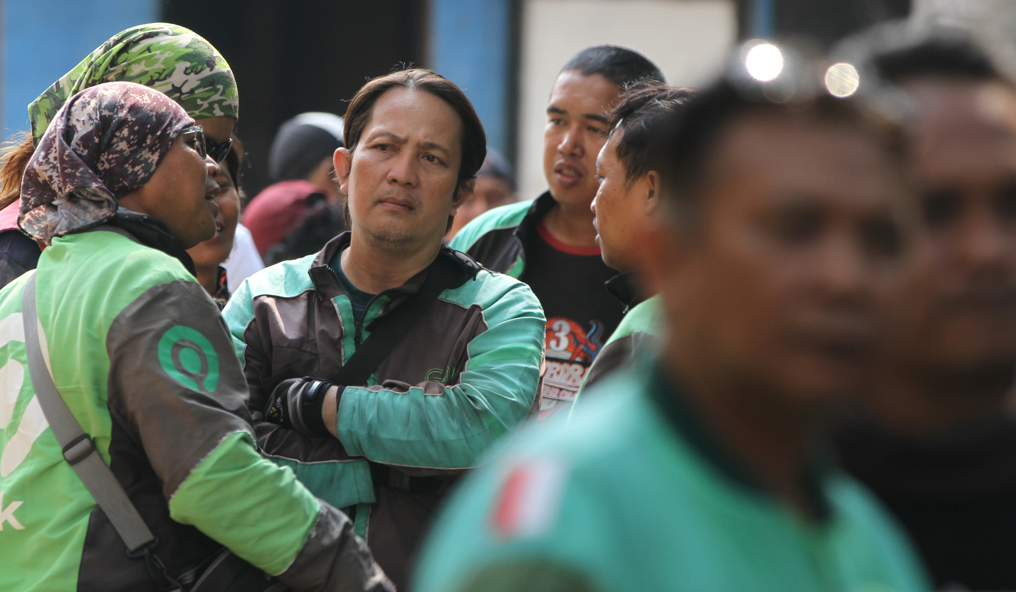 Pembagian paket sembako untuk ojol. (Agus Priatna/SinPo.id)