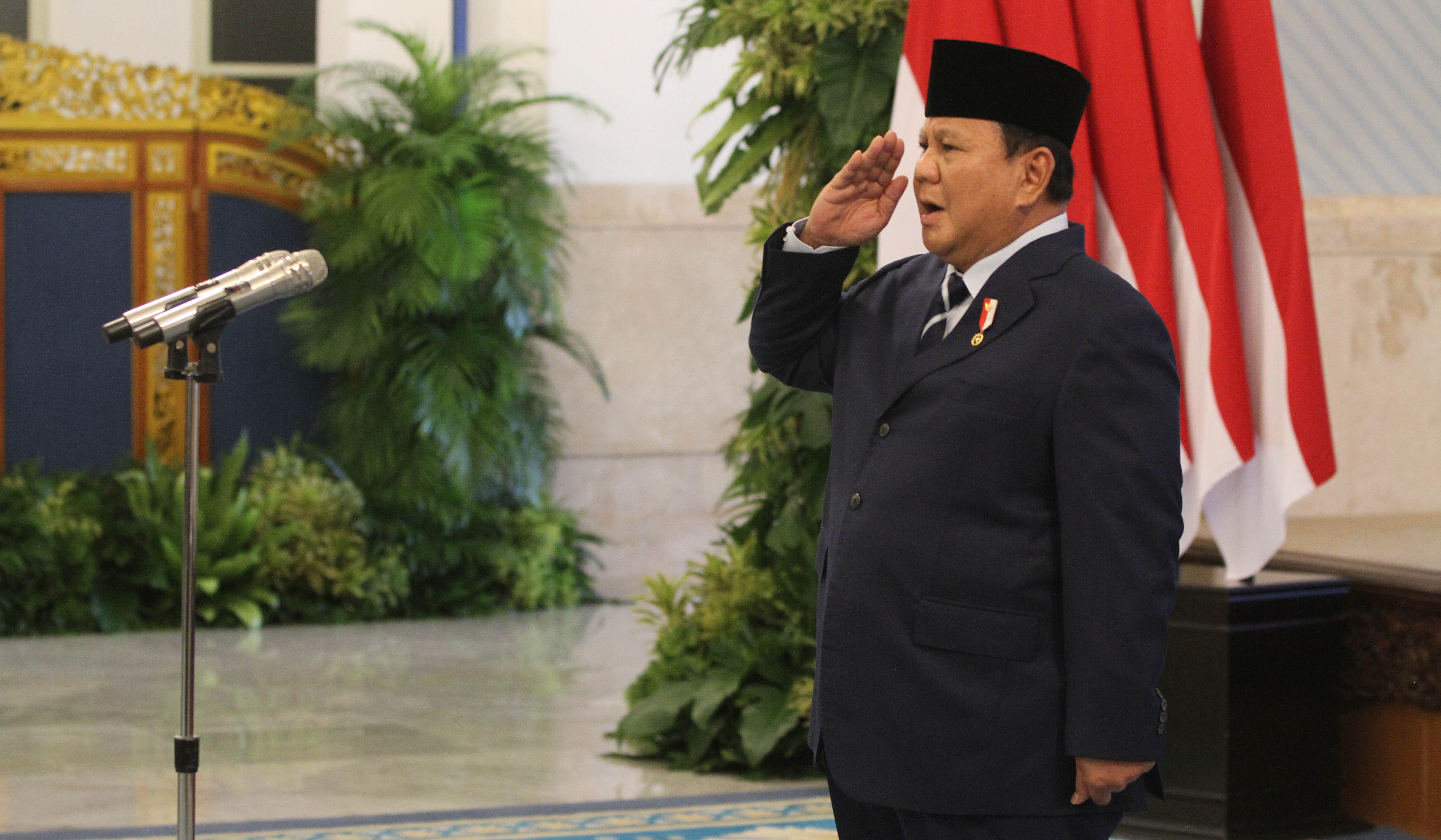 Prabowo lantik Abdul Kadir Karding sebagai Kepala Badan Karantina. (Agus Priatna/SinPo.id)