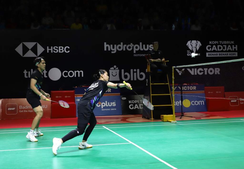 Ganda campuran Indonesia Adnan Maulana/Indah Cahya gugur di babak 8 besar melawan China (Ashar/SinPo.id)