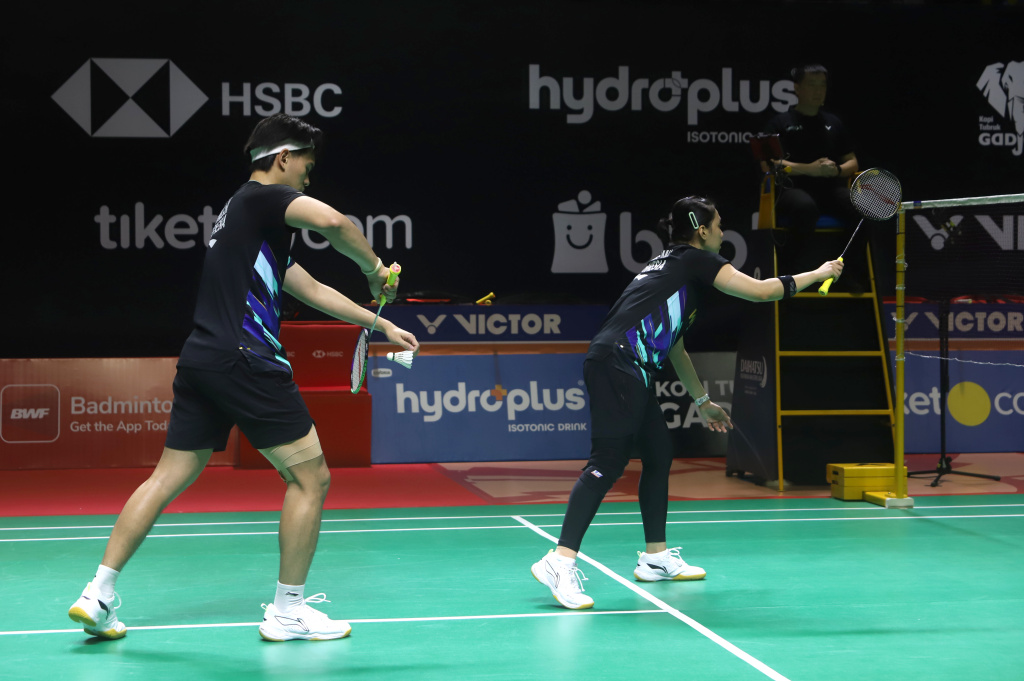 Ganda campuran Indonesia Adnan Maulana/Indah Cahya gugur di babak 8 besar melawan China (Ashar/SinPo.id)