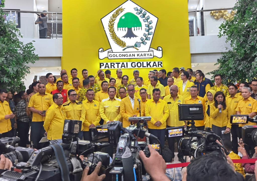 Agus Gumiwang resmi menjadi Plt Ketua Umum Partai Golkar menggantikan Airlangga Hartarto setelah keputusan rapat pleno Partai Golkar (Ashar/SinPo.id)