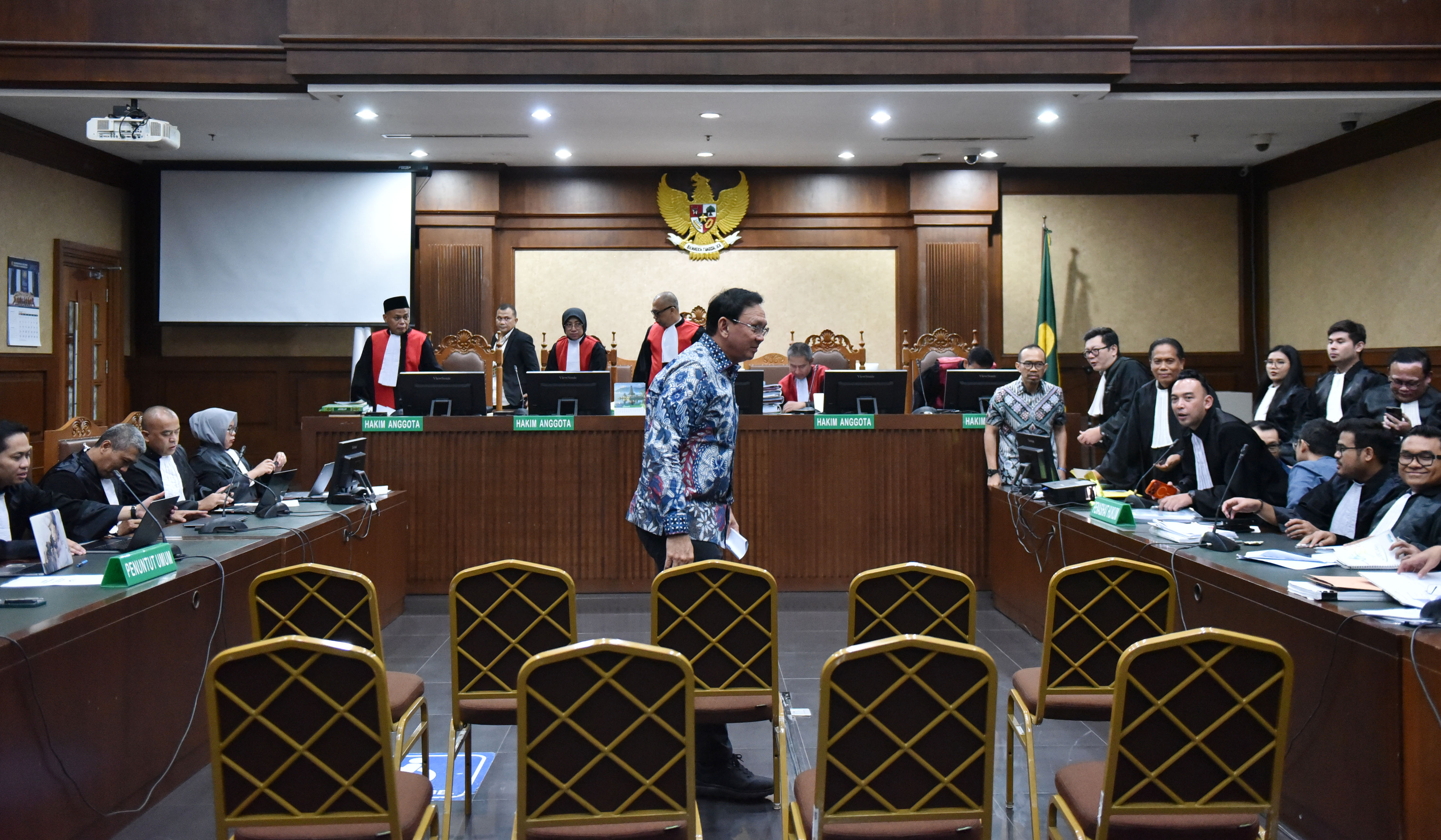 Ahok jadi saksi di Tipikor. (Agus Priatna/SinPo.id)