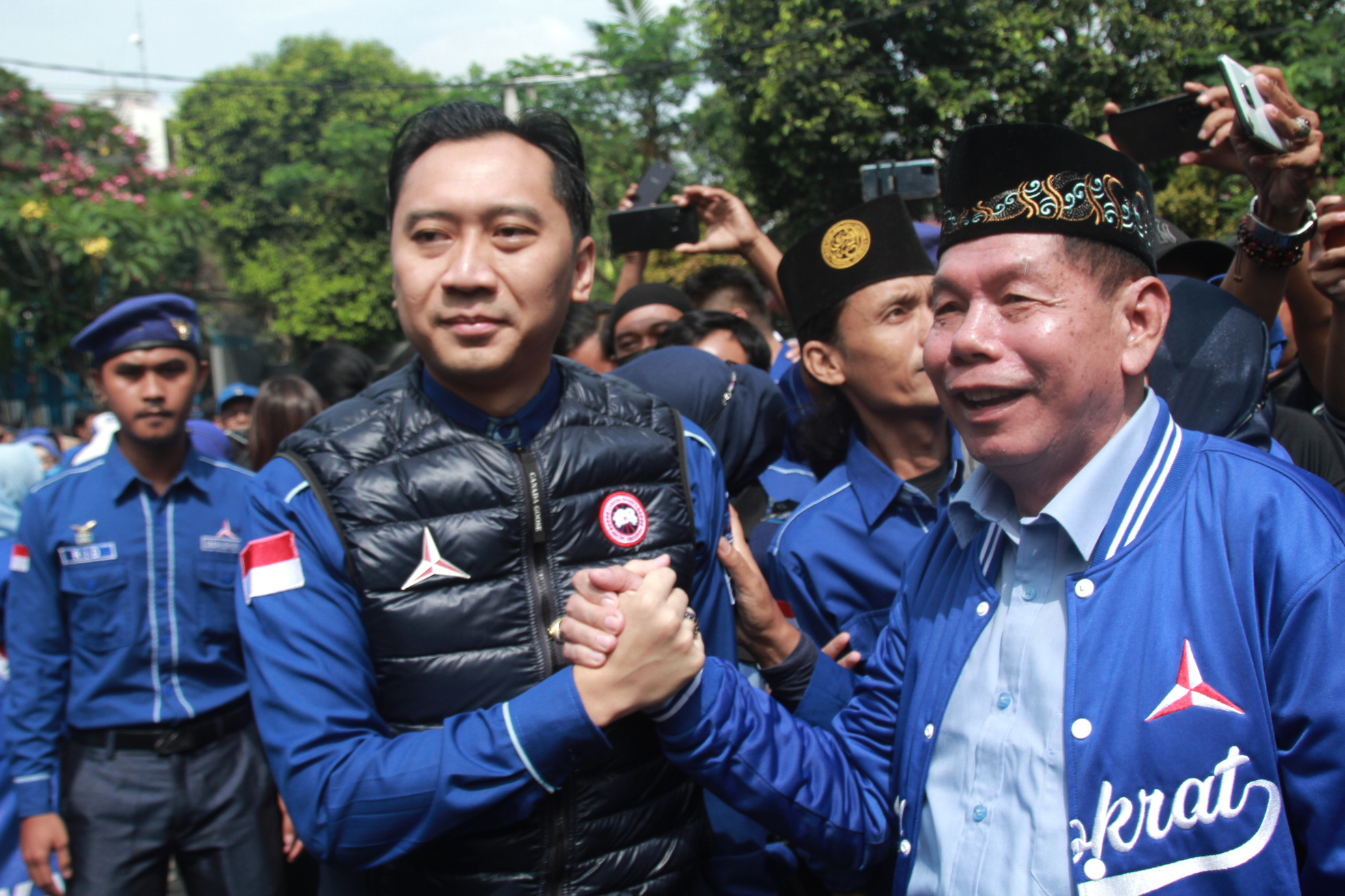 AHY menyambut kedatangan Gubernur DKI Jakarta Anies Baswedan Silahturahmi Politik di DPP Partai Demokrat