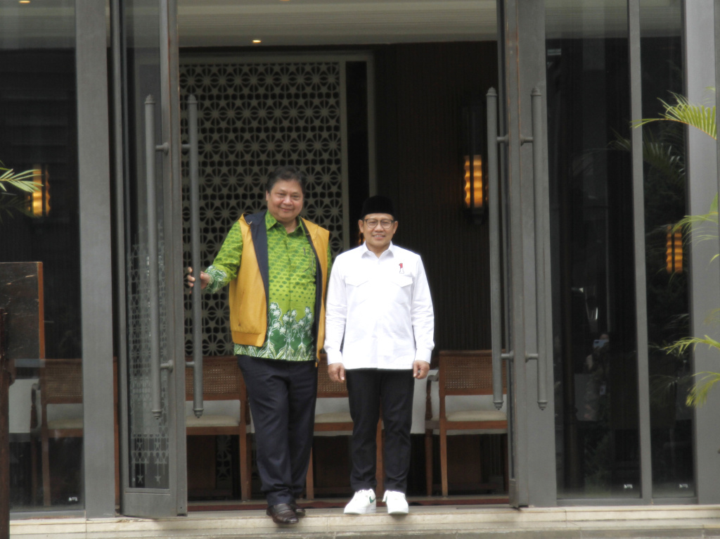Ketua Umum Partai Golkar Airlangga Hartarto bertemu Ketua Umum PKB Muhaimin Iskandar silahturahmi setelah lebaran serta membahas koalisi besar (Ashar/SinPo.id)