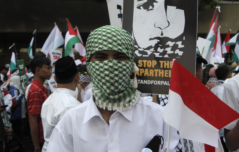 Ratusan warga gelar aksi demo bela Palestina di depan Kantor Perwakilan PBB di Jakarta (Ashar/SinPo.id)