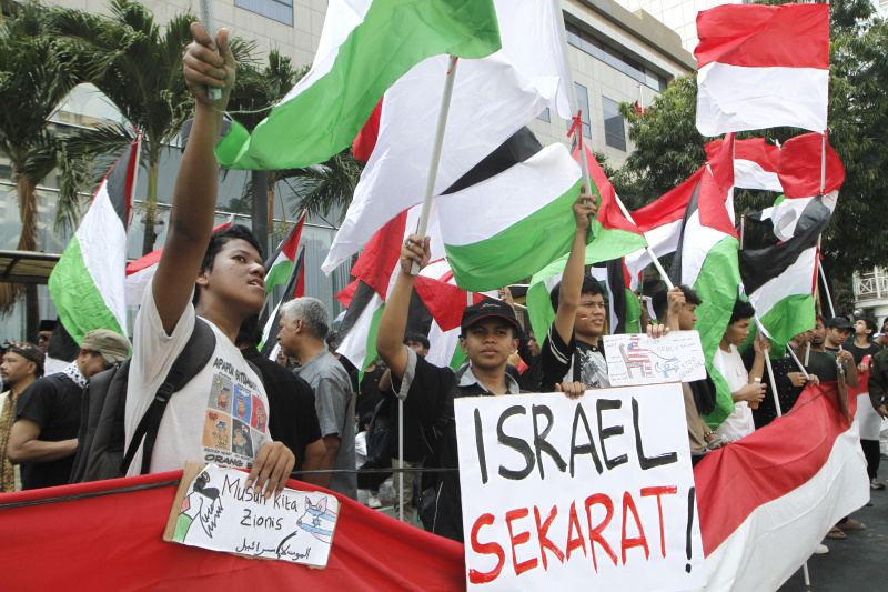 Ratusan warga gelar aksi demo bela Palestina di depan Kantor Perwakilan PBB di Jakarta (Ashar/SinPo.id)