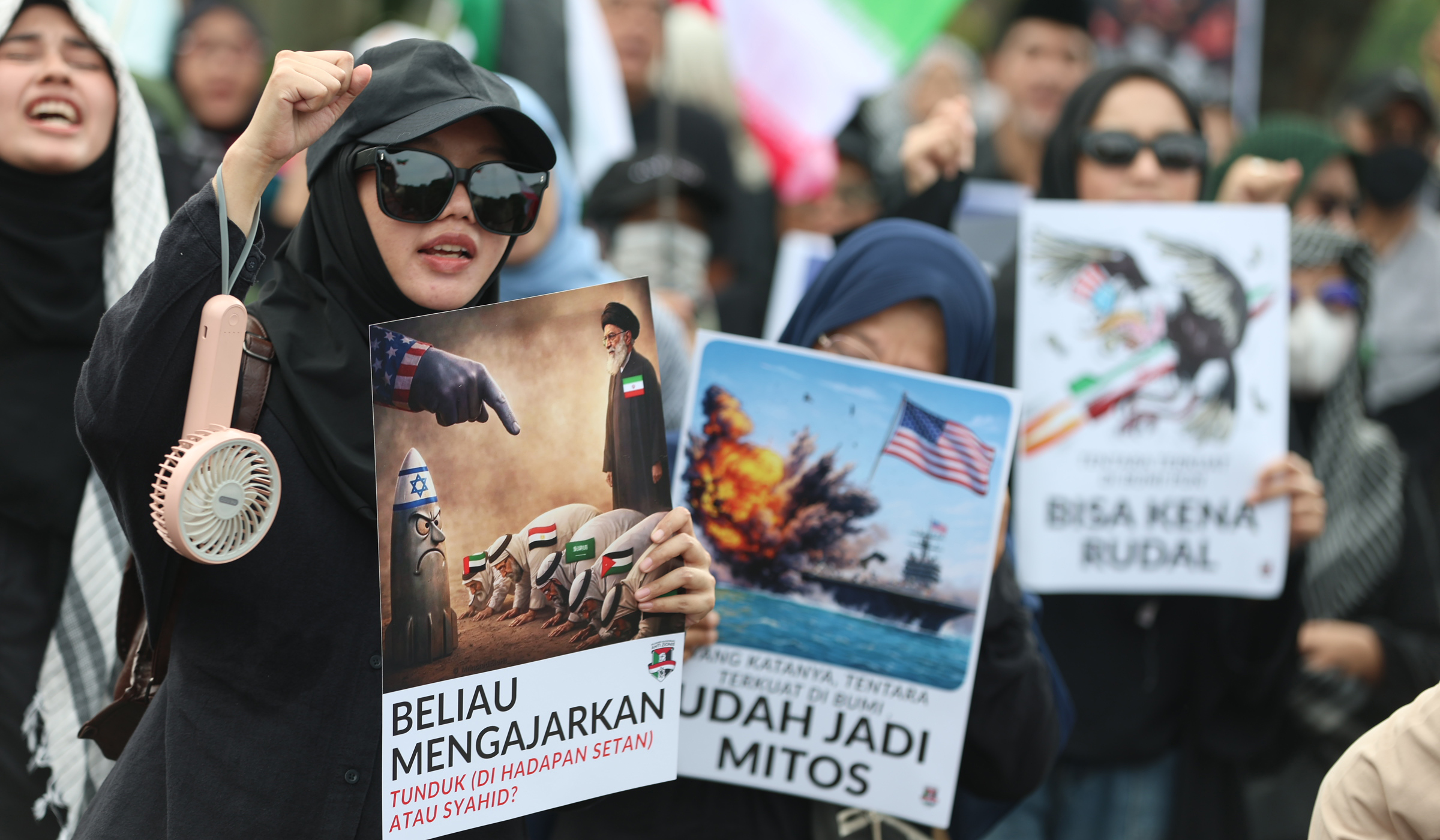 Aksi dukungan Iran di Kedubes AS. (Agus Priatna/SinPo.id)