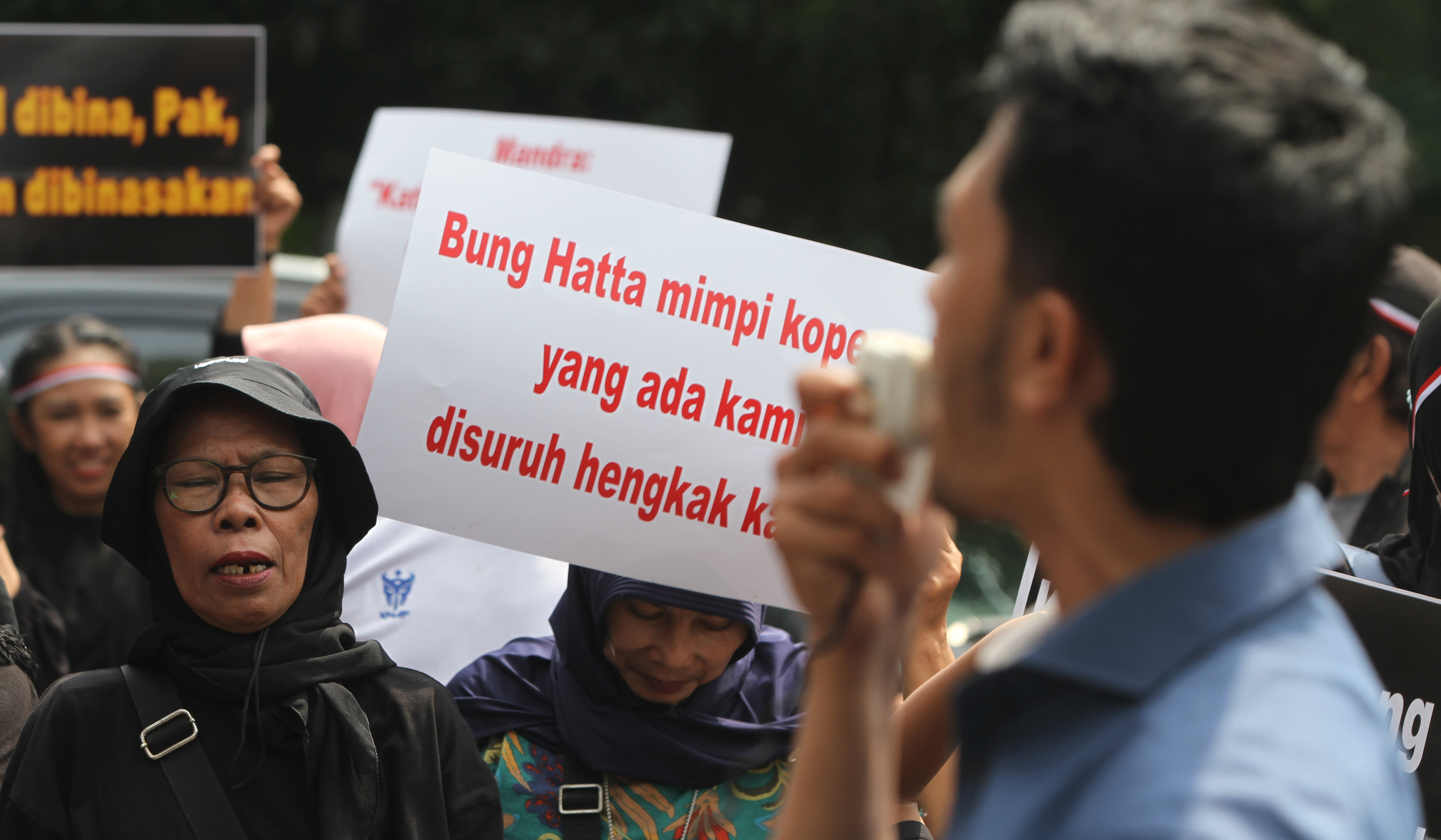 Aksi pedagang Pasar Hewan Barito. (Agus Priatna/SinPo.id)