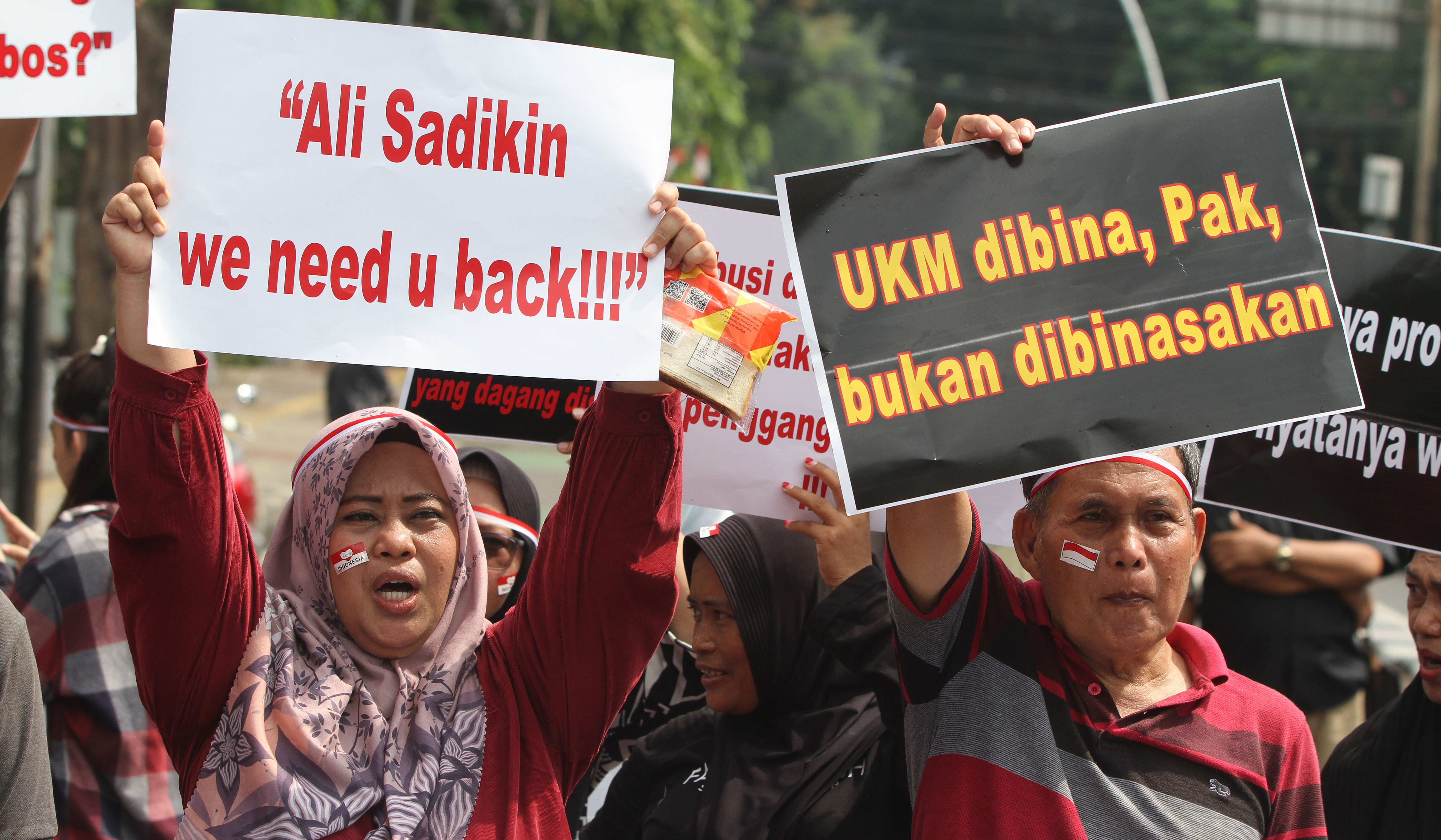 Aksi pedagang Pasar Hewan Barito. (Agus Priatna/SinPo.id)