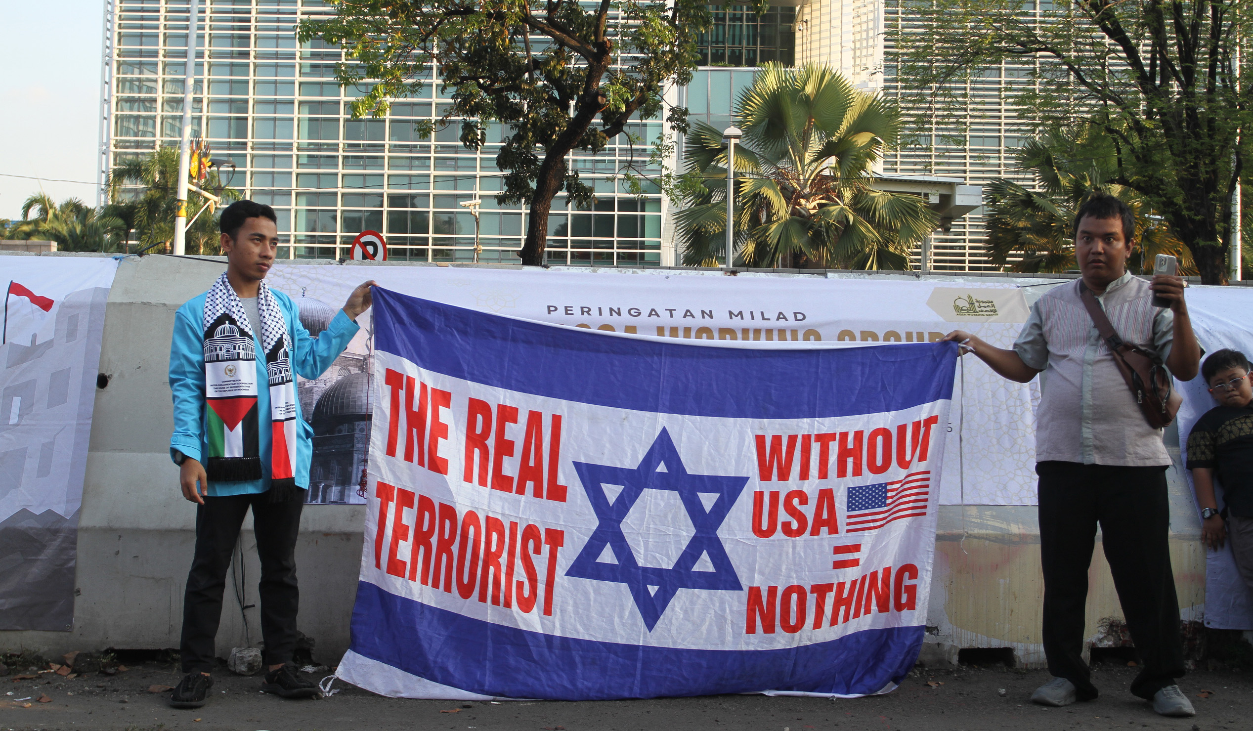 Aksi Solidaritas Palestina di Kedubes AS. (Agus Priatna/SinPo.id)