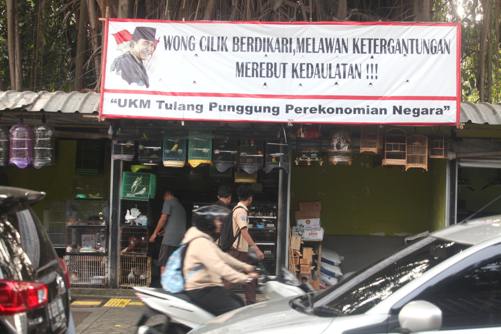 Pemkot DKI Jakarta Selatan berencana akan merelokasi para pedagang Pasar Burung Barito (Ashar/SinPo.id)