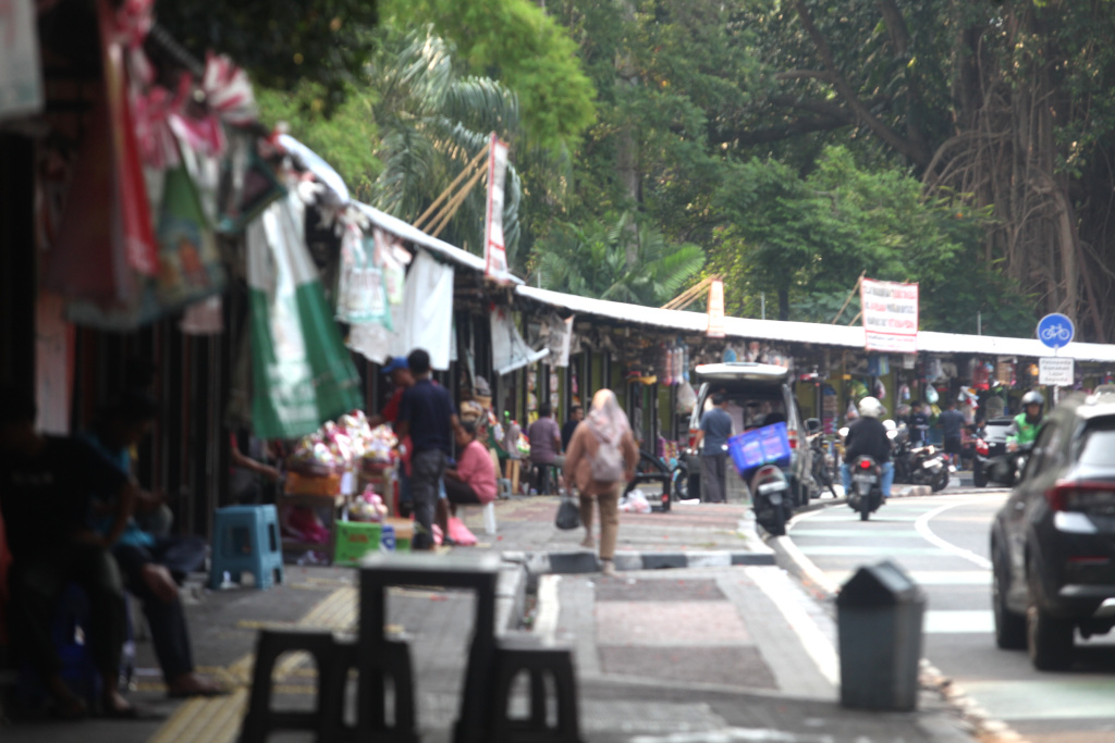 Pemkot DKI Jakarta Selatan berencana akan merelokasi para pedagang Pasar Burung Barito (Ashar/SinPo.id)