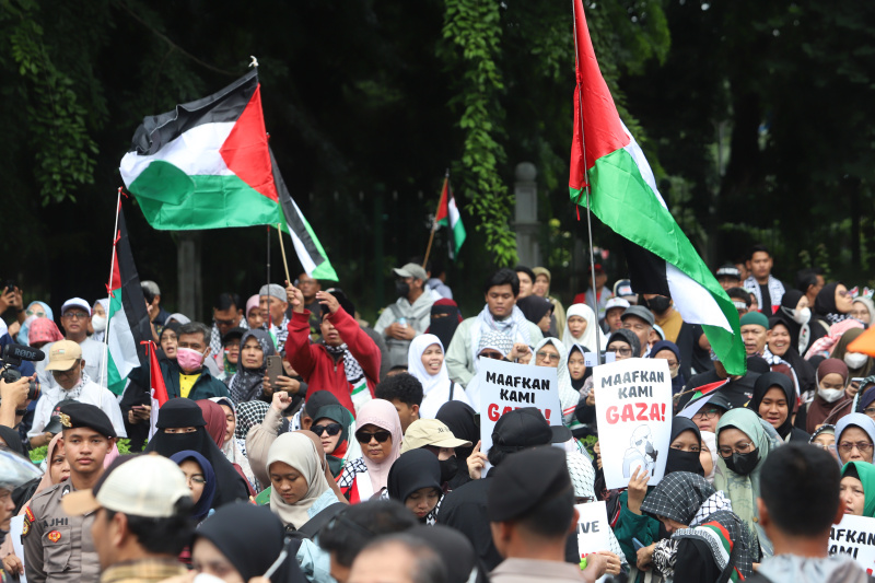 Aliansi Pemuda Indonesia Untuk Palestina gelar aksi damai demo merayakan kemenangan gaza atas genjatan senjata permanen yang berlaku dari 19 Januari (Ashar/SinPo.id)