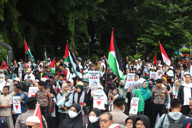 Aliansi Pemuda Indonesia Untuk Palestina gelar aksi damai demo merayakan kemenangan gaza atas genjatan senjata permanen yang berlaku dari 19 Januari (Ashar/SinPo.id)