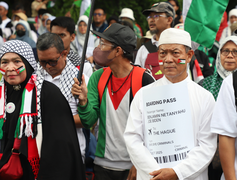 Aliansi Pemuda Indonesia Untuk Palestina gelar aksi damai demo merayakan kemenangan gaza atas genjatan senjata permanen yang berlaku dari 19 Januari (Ashar/SinPo.id)