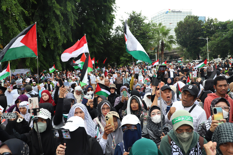 Aliansi Pemuda Indonesia Untuk Palestina gelar aksi damai demo merayakan kemenangan gaza atas genjatan senjata permanen yang berlaku dari 19 Januari (Ashar/SinPo.id)