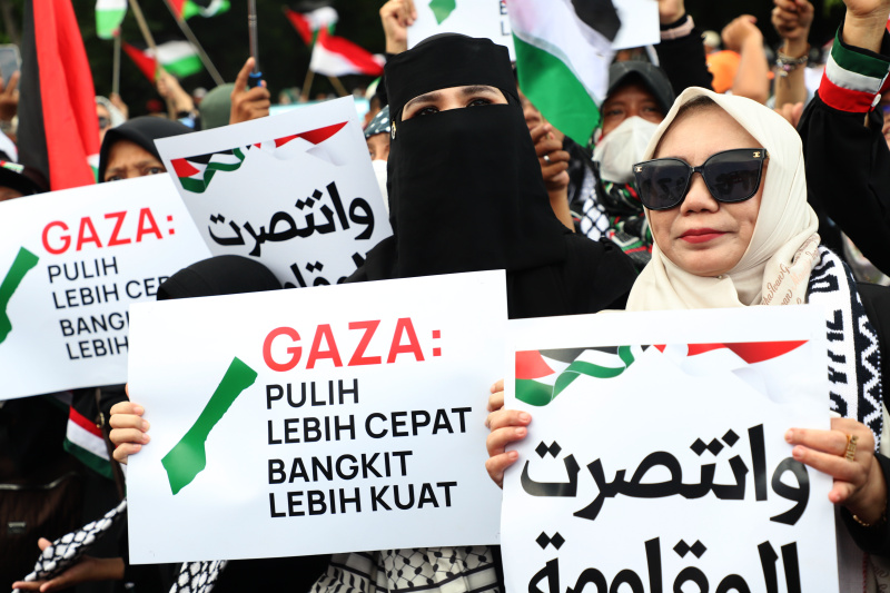 Aliansi Pemuda Indonesia Untuk Palestina gelar aksi damai demo merayakan kemenangan gaza atas genjatan senjata permanen yang berlaku dari 19 Januari (Ashar/SinPo.id)