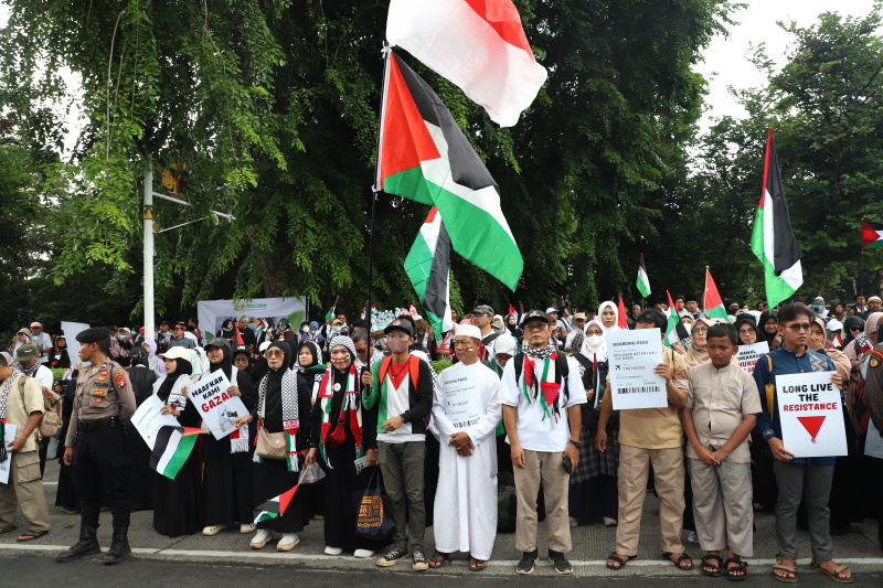 Aliansi Pemuda Indonesia Untuk Palestina gelar aksi damai demo merayakan kemenangan gaza atas genjatan senjata permanen yang berlaku dari 19 Januari (Ashar/SinPo.id)