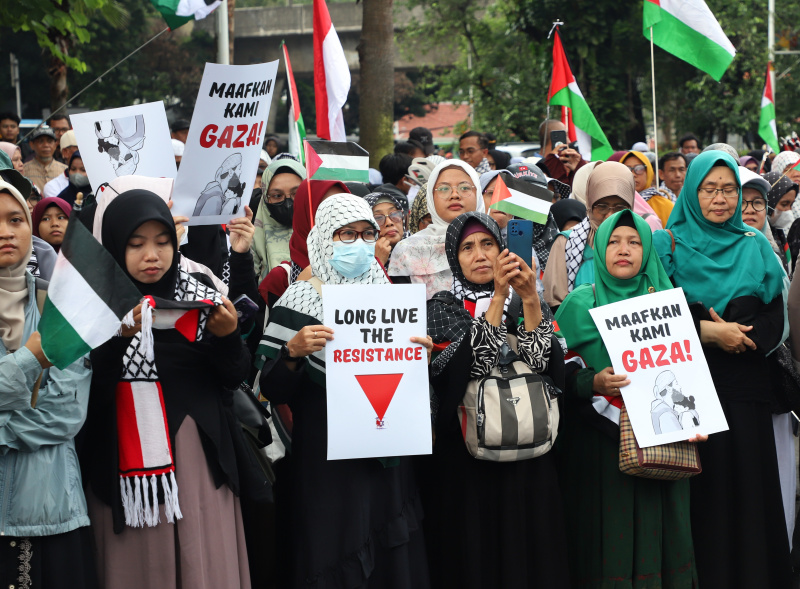 Aliansi Pemuda Indonesia Untuk Palestina gelar aksi damai demo merayakan kemenangan gaza atas genjatan senjata permanen yang berlaku dari 19 Januari (Ashar/SinPo.id)