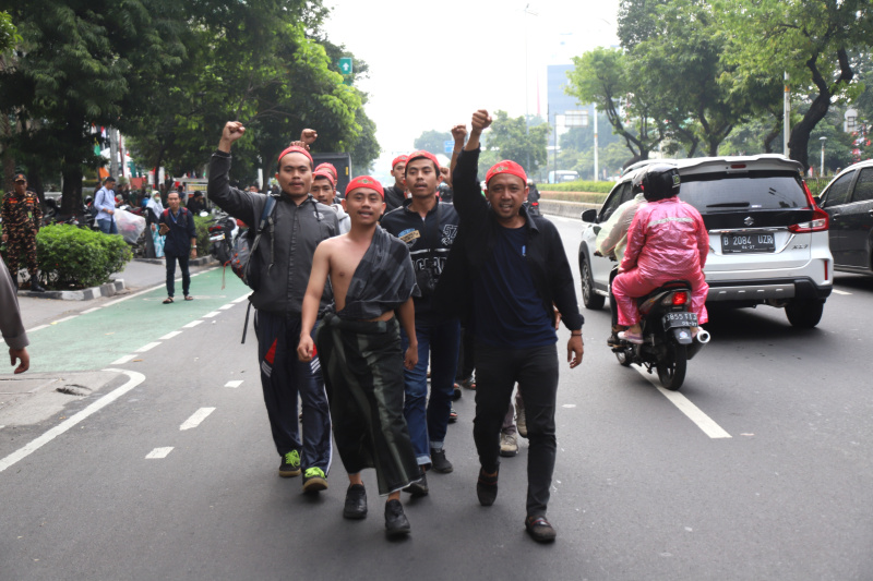 Aliansi Santri Gusdur gelar aksi damai di depan kantor PBNU (Ashar/SinPo.id)