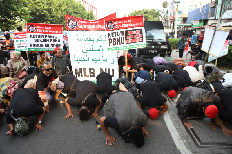 Aliansi Santri Gusdur gelar aksi damai di depan kantor PBNU (Ashar/SinPo.id)