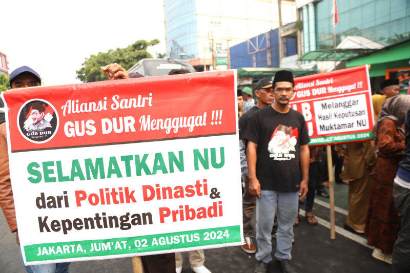 Aliansi Santri Gusdur gelar aksi damai di depan kantor PBNU (Ashar/SinPo.id)