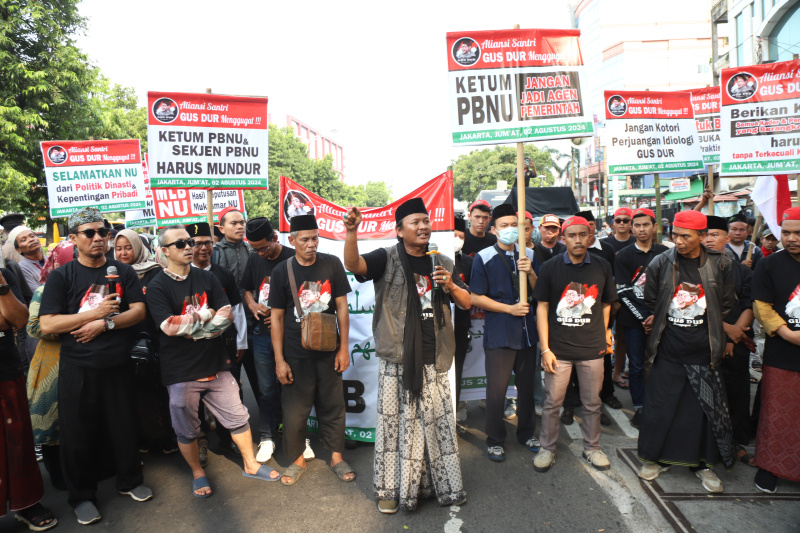 Aliansi Santri Gusdur gelar aksi damai di depan kantor PBNU (Ashar/SinPo.id)