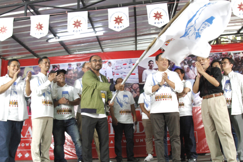 Relawan yang tergabung dalam Alumni aktivitis muda lintas organisasi yang tergabung dalam Kolaborasi Patriot Indonesia (KOPI) mendeklarasikan mendukung Prabowo sebagai Presiden 2024 (Ashar/SinPo.id)