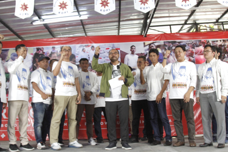 Relawan yang tergabung dalam Alumni aktivitis muda lintas organisasi yang tergabung dalam Kolaborasi Patriot Indonesia (KOPI) mendeklarasikan mendukung Prabowo sebagai Presiden 2024 (Ashar/SinPo.id)