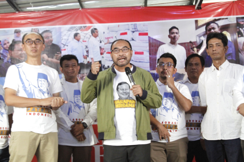 Relawan yang tergabung dalam Alumni aktivitis muda lintas organisasi yang tergabung dalam Kolaborasi Patriot Indonesia (KOPI) mendeklarasikan mendukung Prabowo sebagai Presiden 2024 (Ashar/SinPo.id)