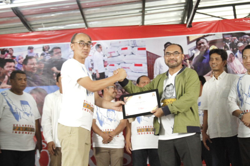 Relawan yang tergabung dalam Alumni aktivitis muda lintas organisasi yang tergabung dalam Kolaborasi Patriot Indonesia (KOPI) mendeklarasikan mendukung Prabowo sebagai Presiden 2024 (Ashar/SinPo.id)