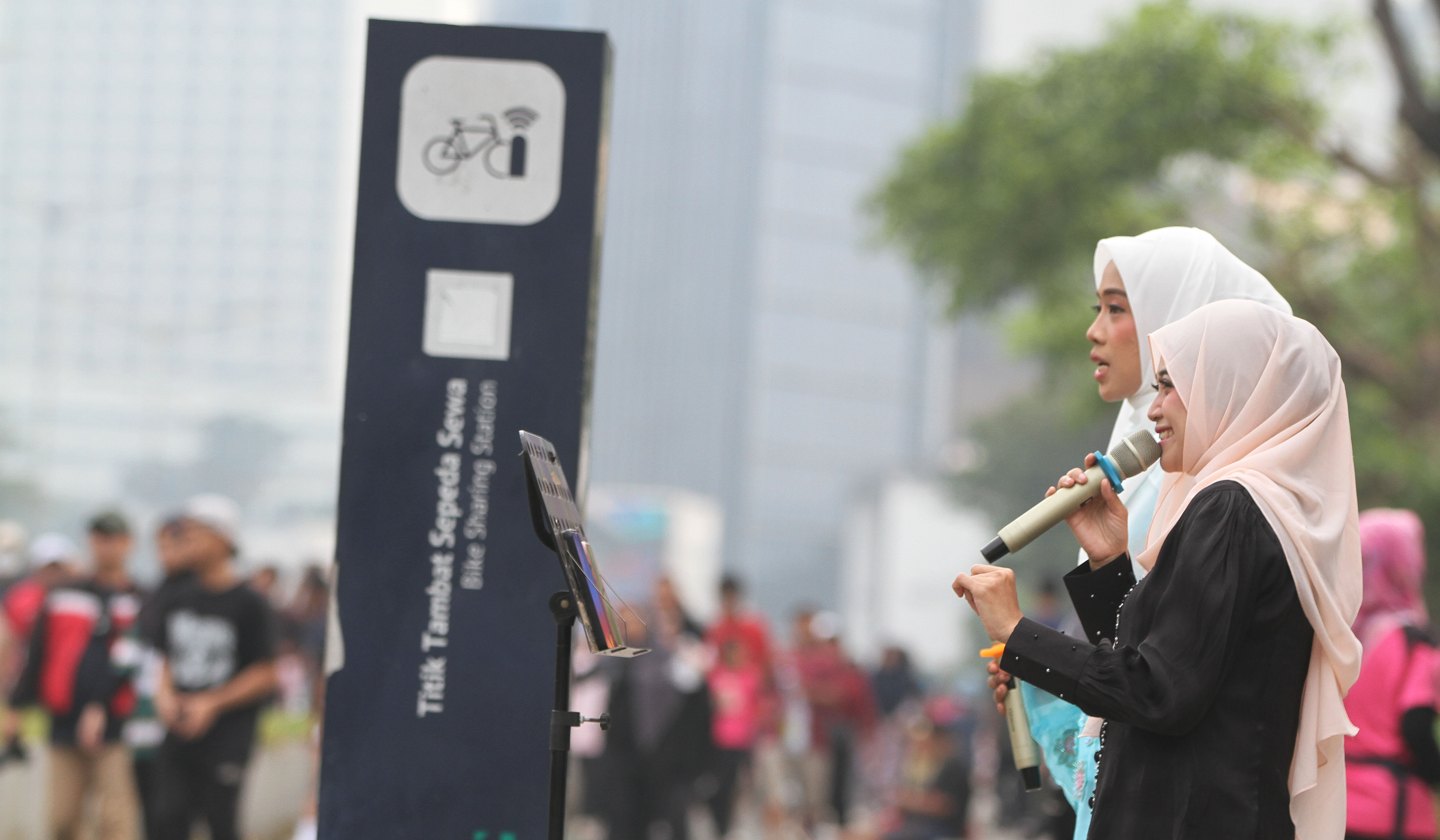 Alunan musik khas Betawi di CFD. (Agus Priatna/SinPo.id)